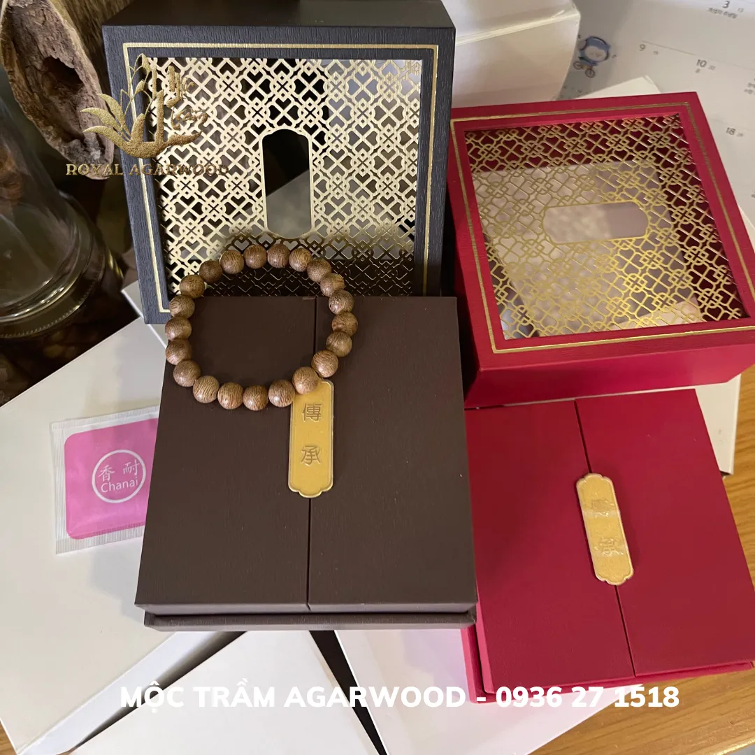 Premium 3-Layer Wooden Jewelry Box – Gold-Plated Frame Storage for Agarwood Bracelets &amp; Accessories